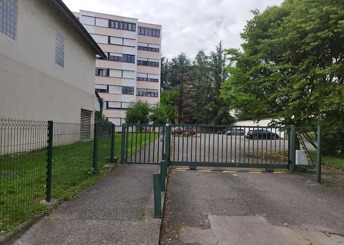 T2 Parking Privatif 1 * Chambery